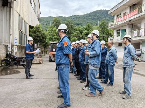 公司開(kāi)展特種設(shè)備事故應(yīng)急演練活動(dòng)2.jpg 公司開(kāi)展特種設(shè)備事故應(yīng)急演練活動(dòng)2.jpg